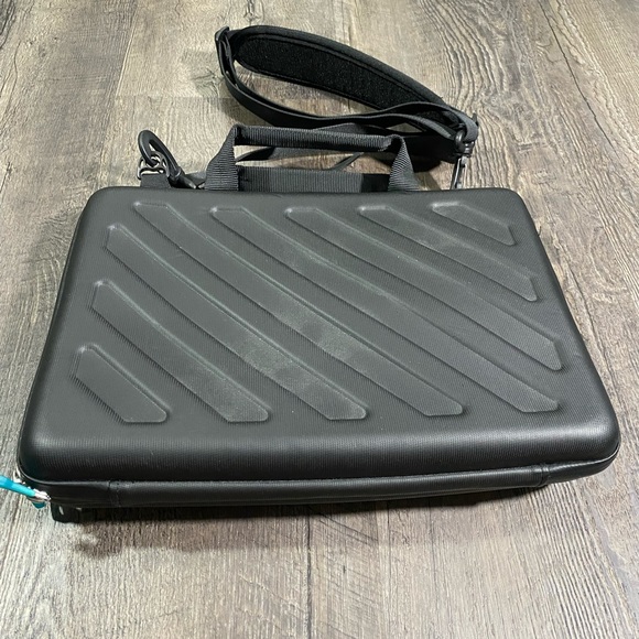 Thule - Gauntlet Attaché Case for 13" Apple MacBook and MacBook Pro - Black - Picture 5 of 5